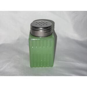 NEW TTABLECRAFT PRODUCTS JADEITE WARE GREEN RETRO SALT PEPPER SPICE SHAKER